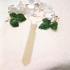 PEARL NECKLACE TIE